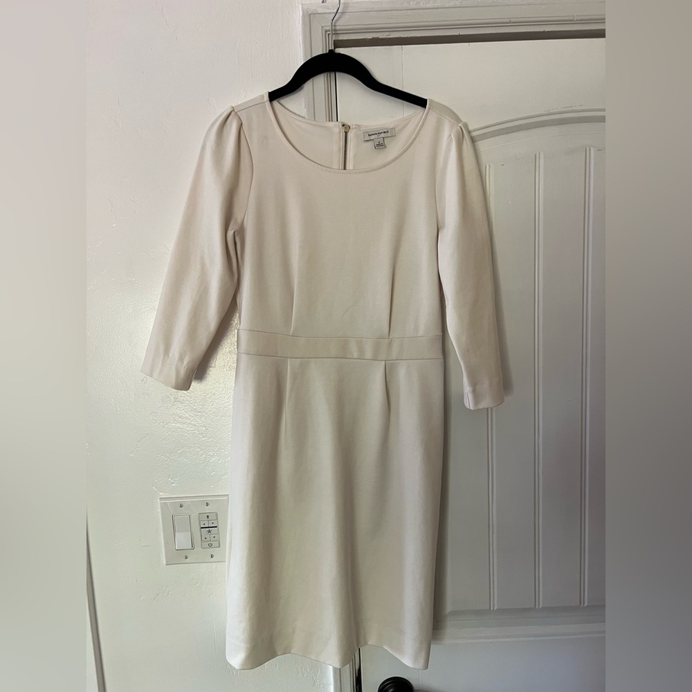 Cream Banana Republic dress
Good condition